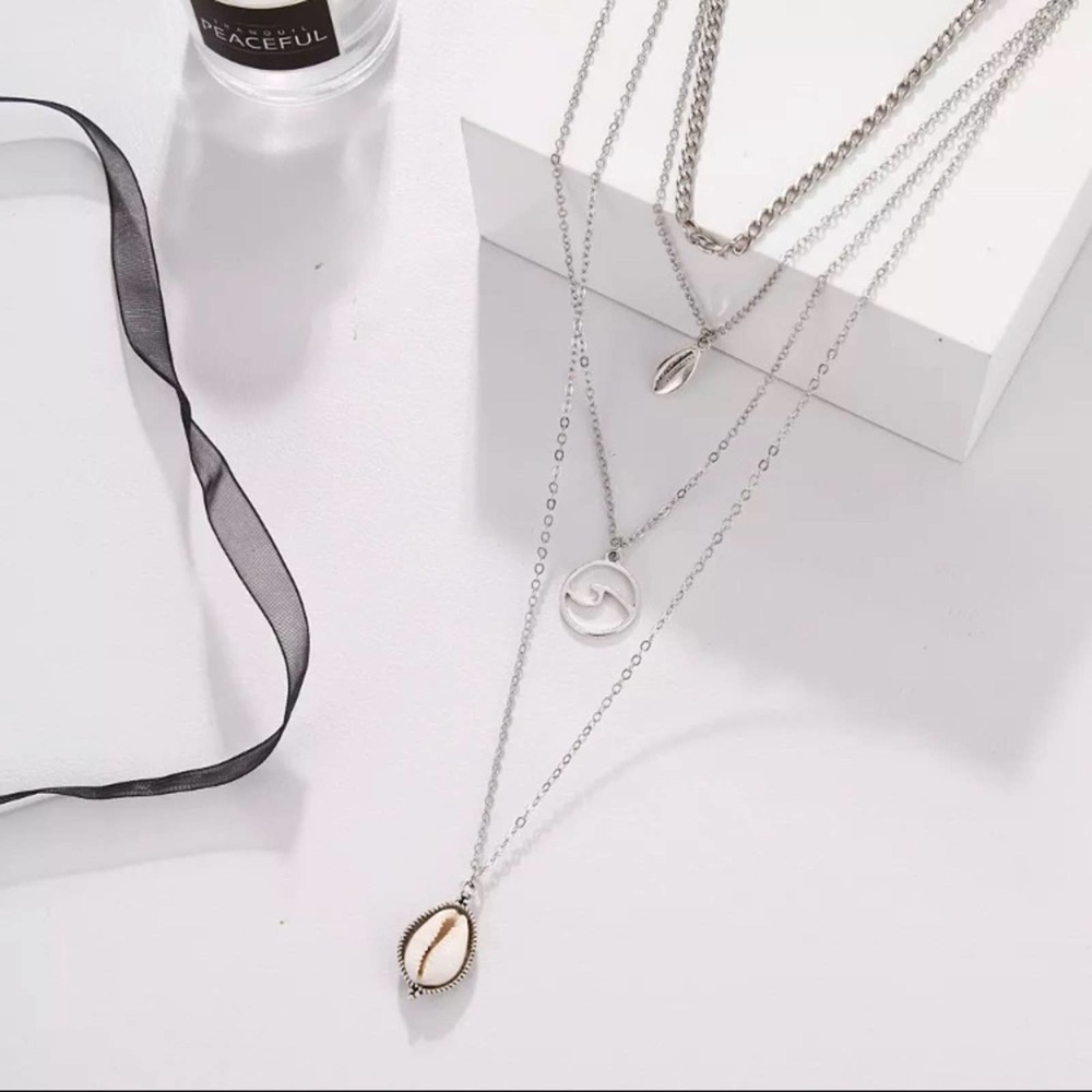 Multilayer Shell Pendant Necklace - Picture 5 of 7
